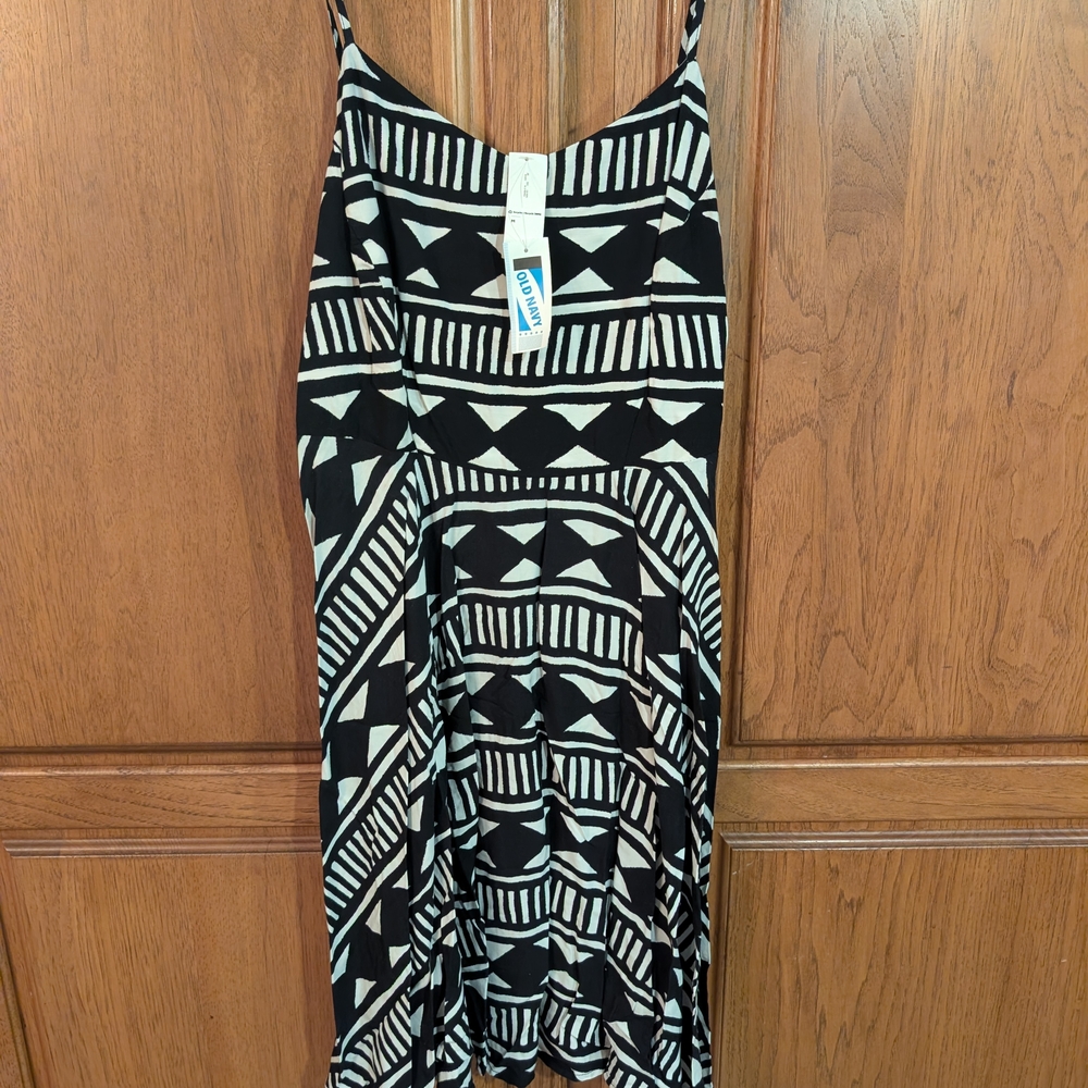 Old Navy Black and White Geometric Midi Dress